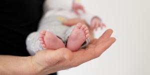 Guía esencial: ¿Cómo elegir el jubón para prematuros compatible con monitores médicos?