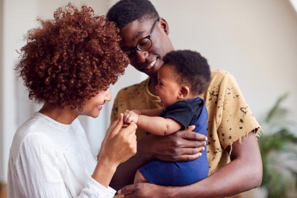 Cómo estimular a un bebé de 9 meses - Fomenta una conversación
