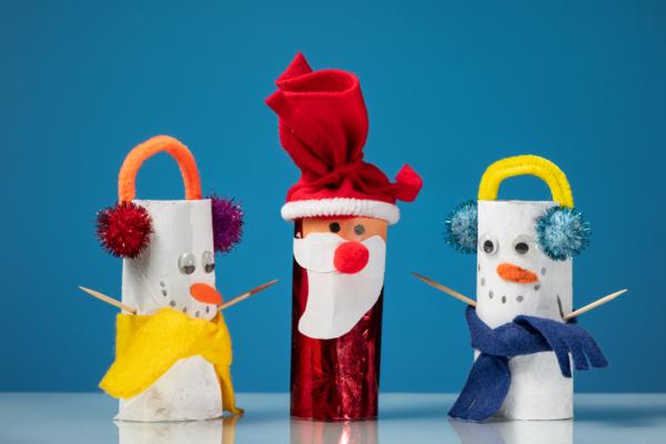 Manualidades de Navidad para niños fáciles - Figuras navideñas con rollos de papel 