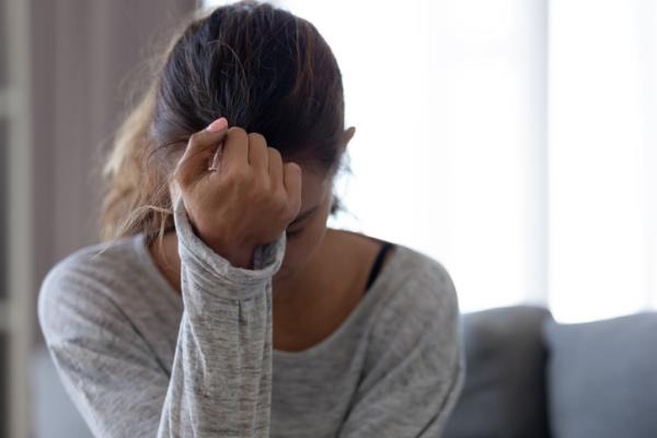 Síntomas de embarazo después de una cesárea - Dolor de cabeza