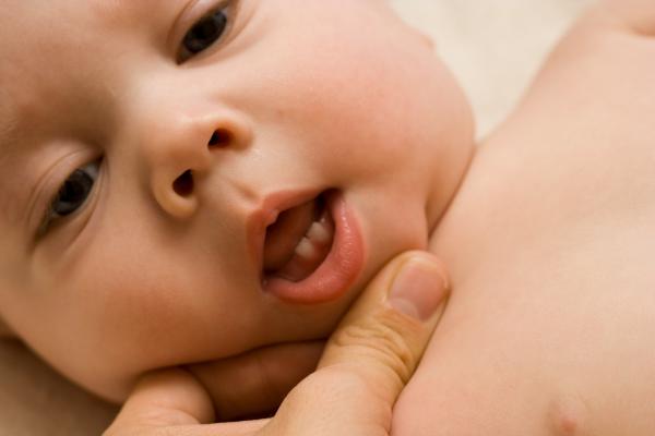Por qué hay bebés que nacen con dientes: significado, porcentaje y riesgos