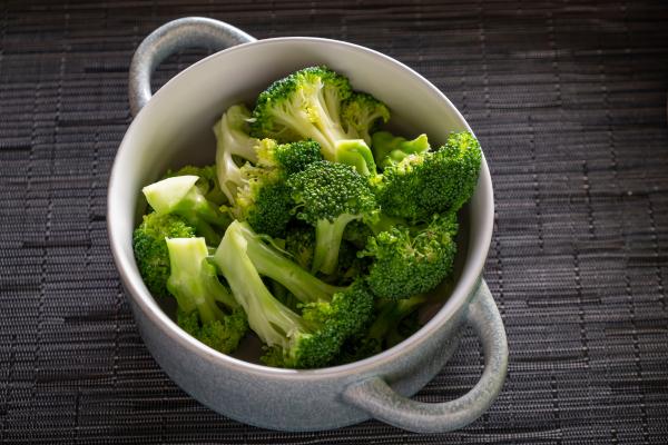 Recetas de comida para bebés de 9 a 12 meses - Bastones de brócoli al vapor