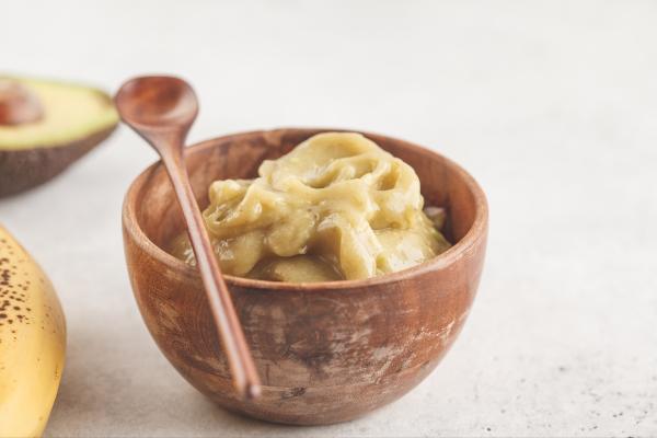 Recetas de comida para bebés de 9 a 12 meses - Crema express de aguacate y plátano (banana/cambur)