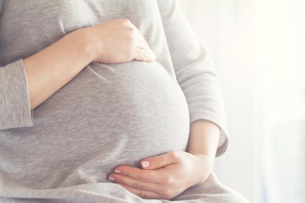 Tengo diabetes gestacional y mi bebé se mueve mucho: causas y qué hacer - Complicaciones asociadas al crecimiento del bebé