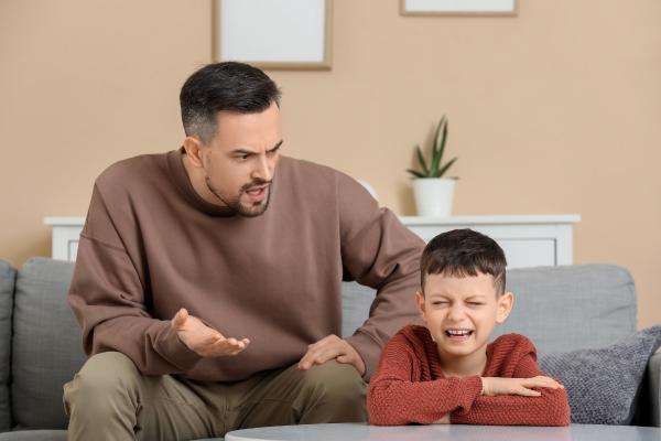 Mi hijo no quiere ir al colegio: causas y qué hacer