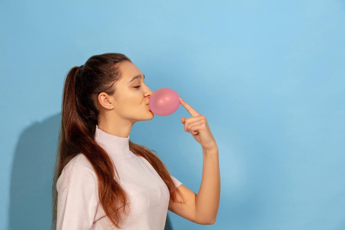 ¿Se puede mascar chicle en el embarazo?