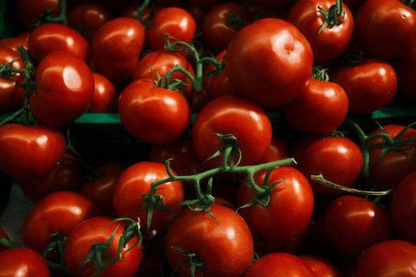 Alimentos con vitamina C para niños - Tomate 