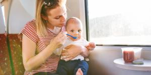 Cómo llevar la comida para el bebé de viaje