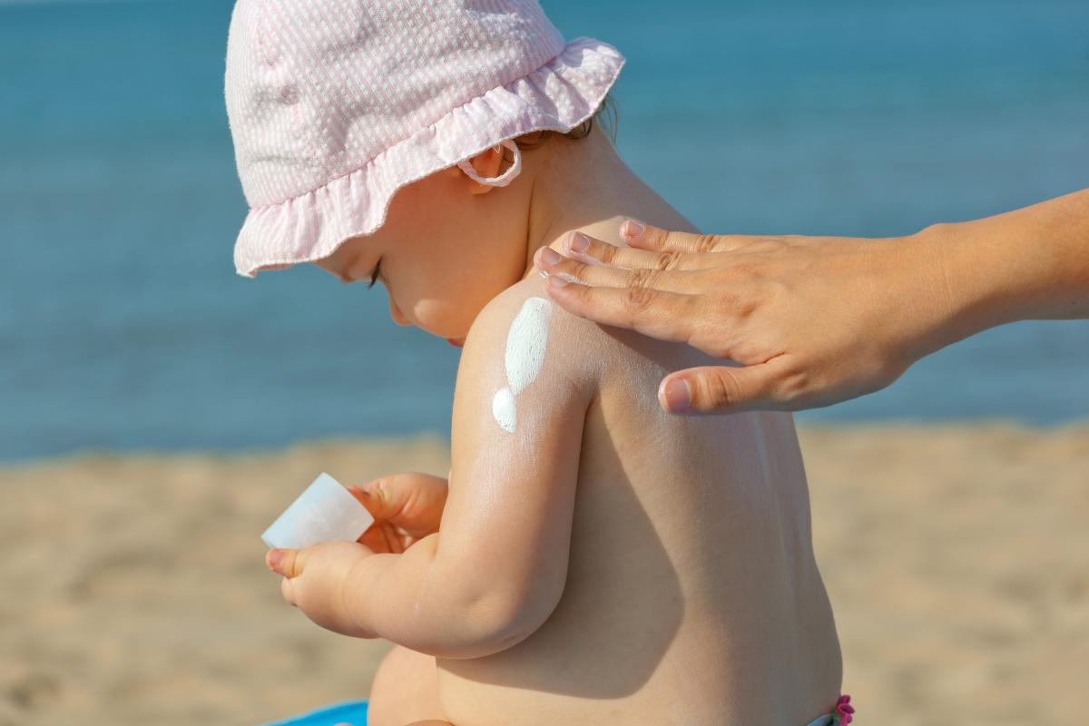 ¿Es malo el sol para los bebés?