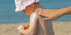 ¿Es malo el sol para los bebés?