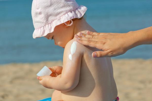 ¿Es malo el sol para los bebés?