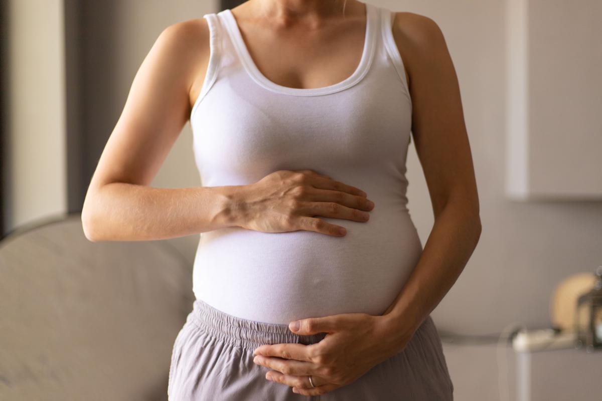 Tapón mucoso con sangre: causas y cuándo preocuparse