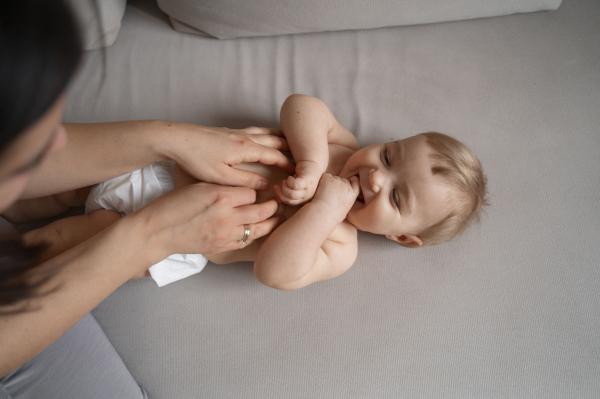 Técnicas de relajación para bebés - 4. Darle un masaje