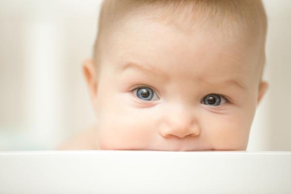 Mi bebé se ha caído de la cama, ¿debo preocuparme? - Qué pasa si un bebé se cae de la cama