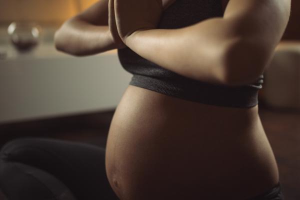 Tratamiento natural para la ansiedad en embarazo - Ejercicio físico moderado y yoga prenatal