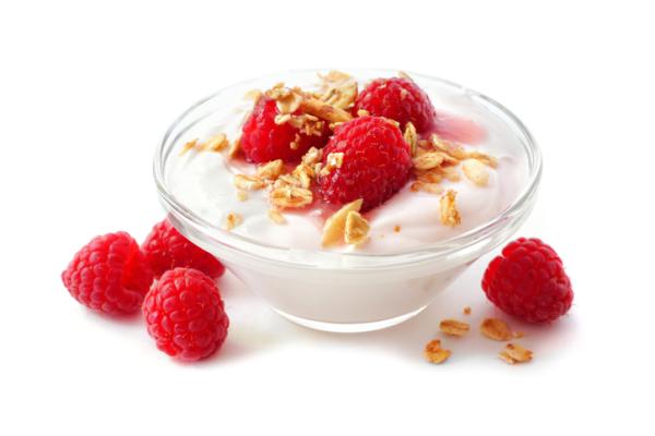 Desayunos para bebés de 1 año - Desayuno saludable para bebés: yogur con muesli y frambuesas