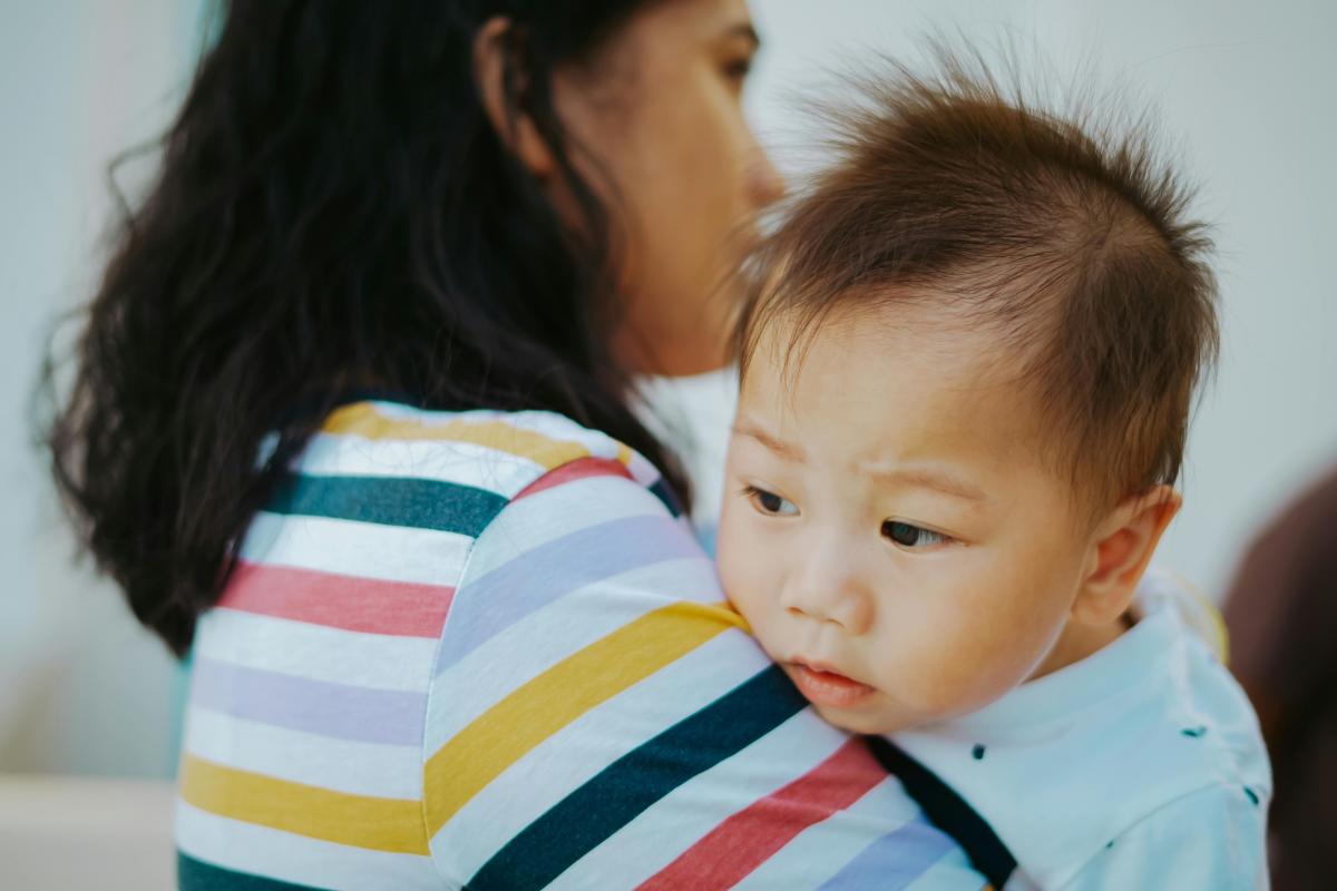 Por qué mi bebé muerde a otros niños y qué hacer