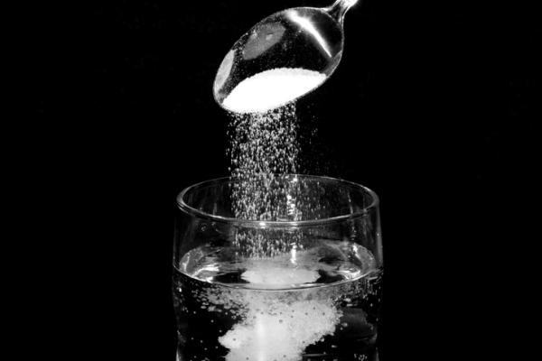 Remedios caseros para el dolor de garganta en el embarazo - Agua con sal