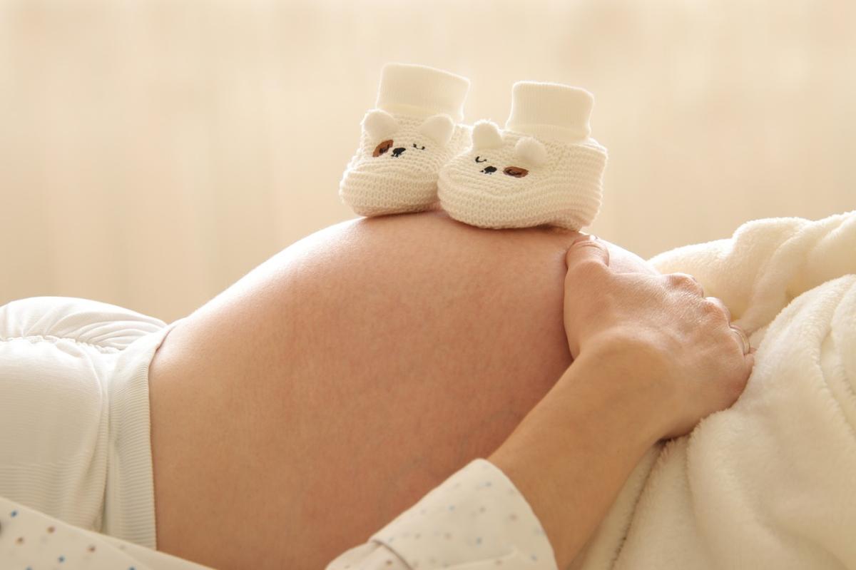 Mi bebé no quiere nacer: por qué y qué hacer para adelantar el parto