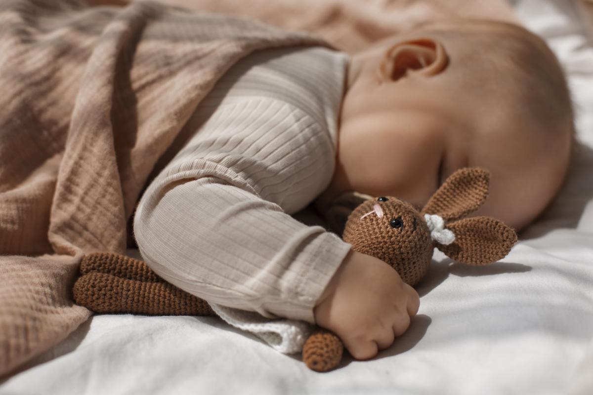 Mi bebé tiene muchos gases y no puede dormir, ¿qué hago?