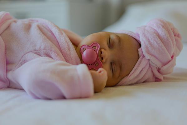 ¿Cuándo dar chupete a un bebé? - ¿Se puede dar el chupete a un recién nacido para dormir?