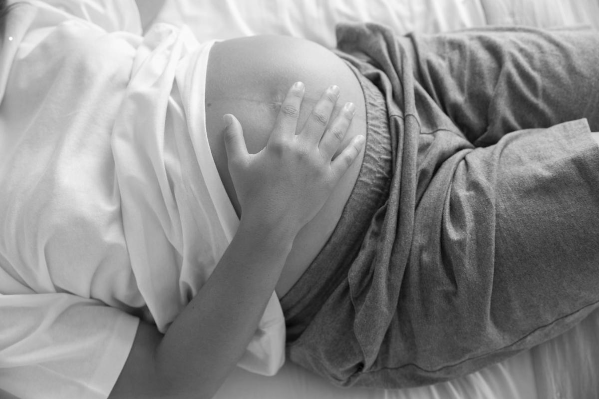 ¿Si el feto muere la barriga sigue creciendo?