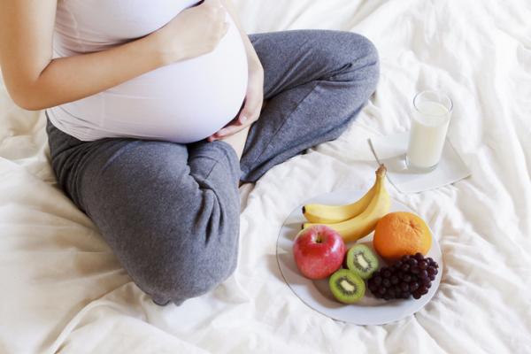 Frutas recomendadas y prohibidas en el embarazo