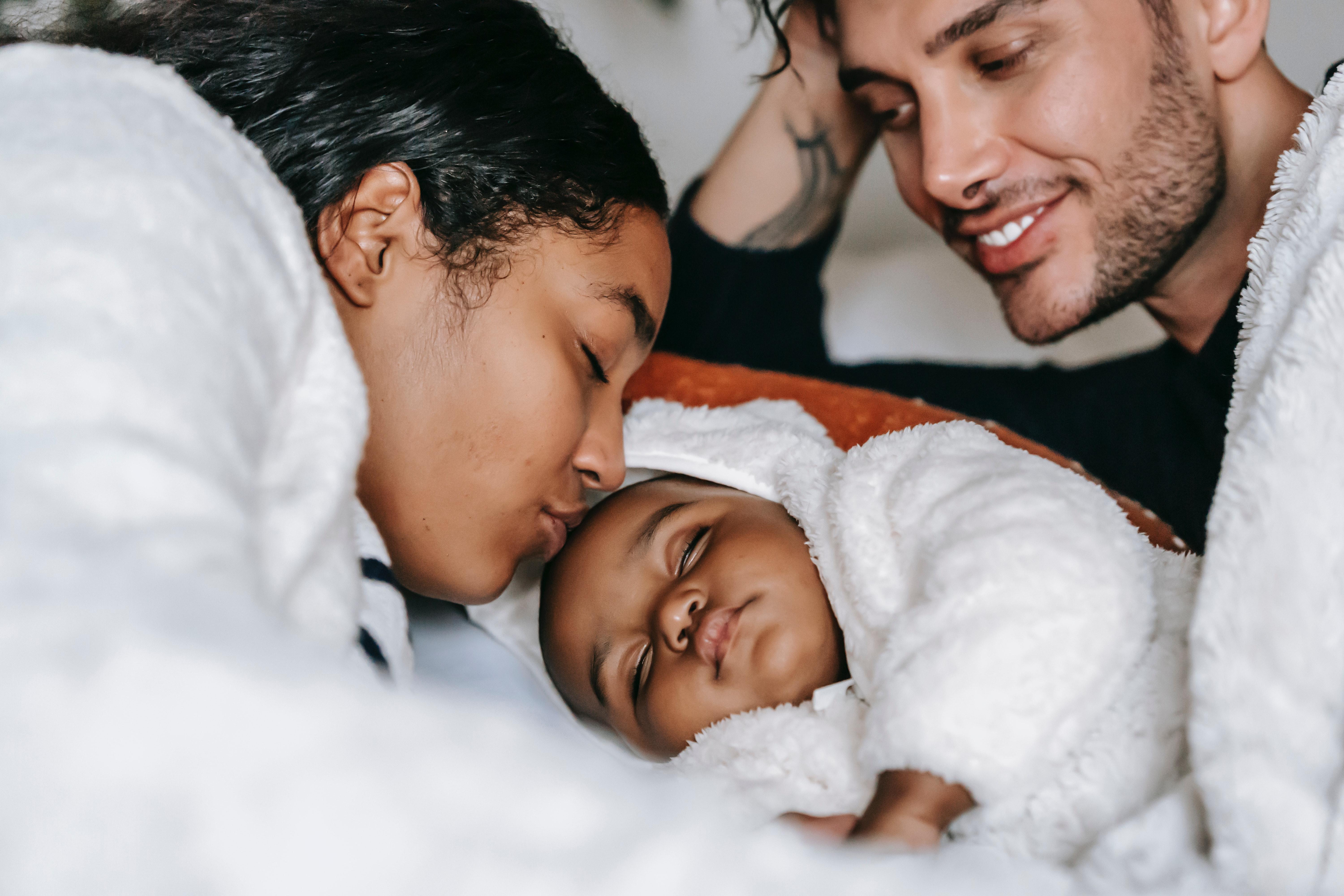 Qué hacer si mi bebé tiene sueño, pero se resiste a dormir Qué hacer si mi bebé tiene sueño, pero se resiste a dormir