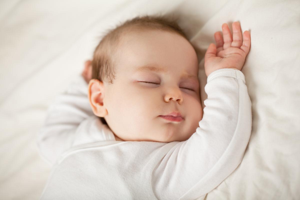 Mi bebé duerme mucho: por qué y cuándo preocuparse