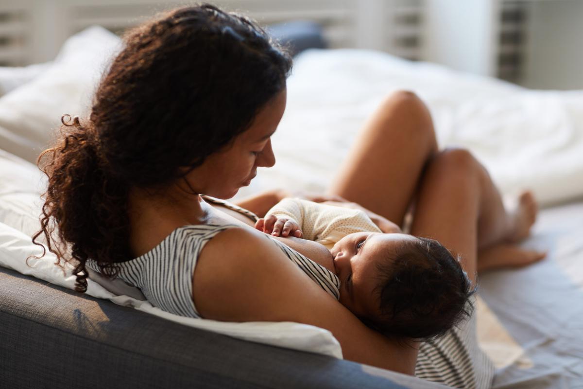 ¿Es normal menstruar durante la lactancia?