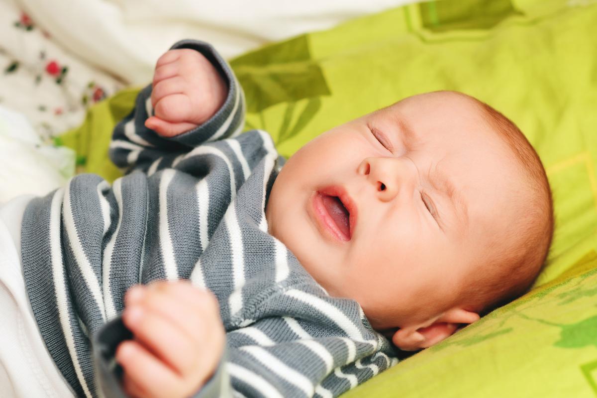¿Son normales los estornudos en bebés recién nacidos?
