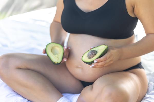 Beneficios de comer aguacate en el embarazo - Es rico en fibra