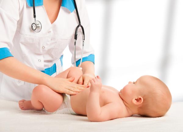 Cómo aliviar los cólicos del bebé: ejercicios, métodos y masajes - Acudir al pediatra en presencia de otros síntomas