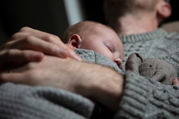 ¿Es cierto que el primer hijo se parece más al padre? - ¿Por qué se dice que el primer hijo se parece al padre?