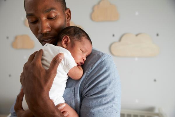 Cómo quitar cólicos en bebés recién nacidos: técnicas y trucos - Movimiento rítmico y constante
