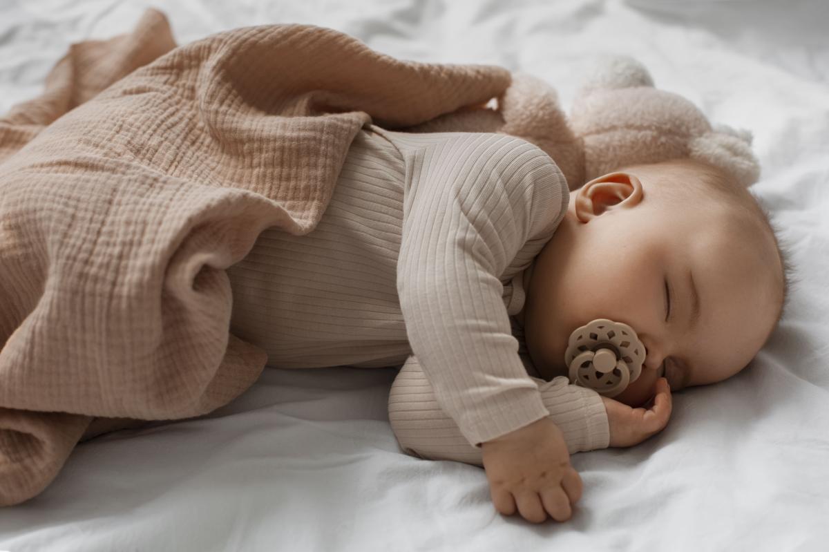 Por qué mi bebé se despierta siempre a la misma hora