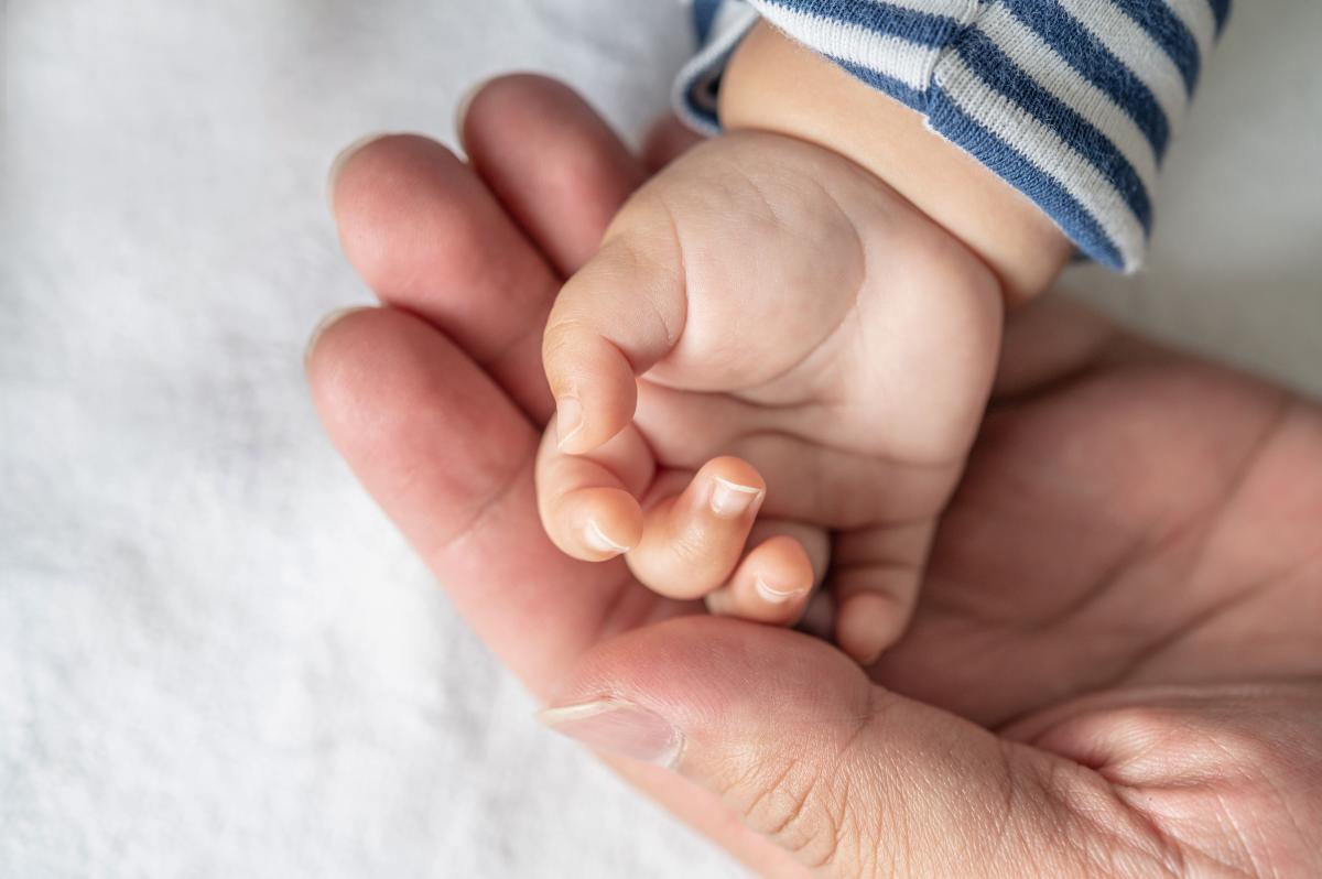 Cómo desinflamar el dedo de un bebé