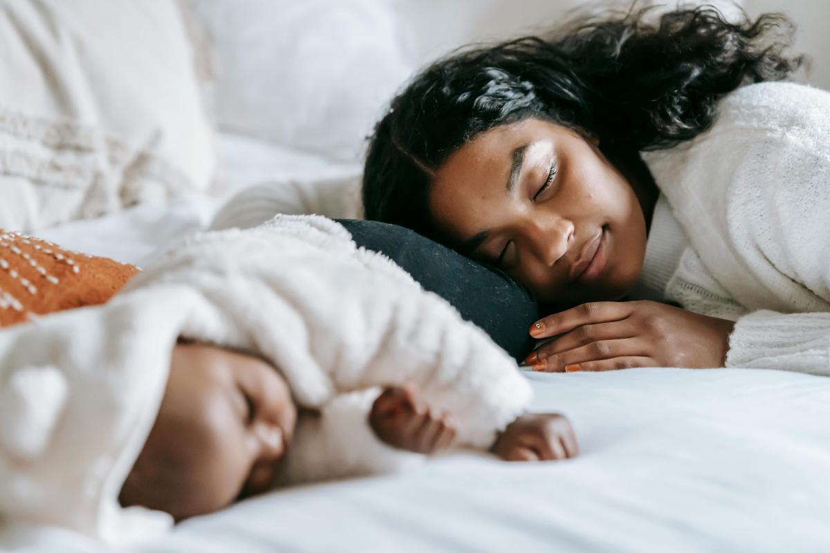 Mi hijo no quiere dormir solo: por qué y qué hacer