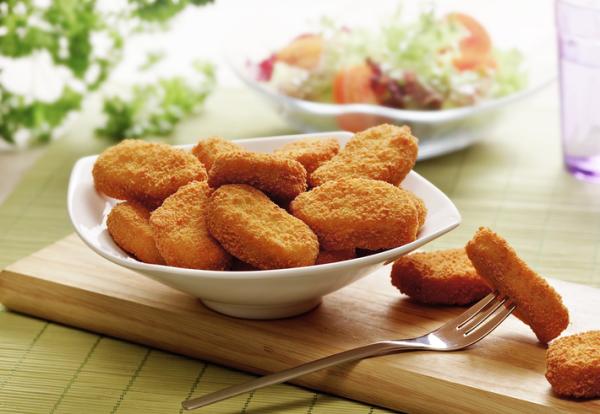 Cenas saludables para niños - Nuggets de pollo casero con pisto 