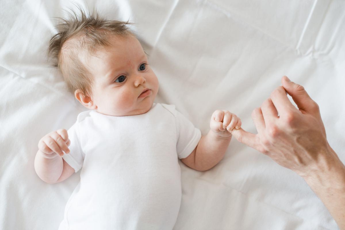 Mi bebe tiene una bolita en el pecho, ¿debo preocuparme?