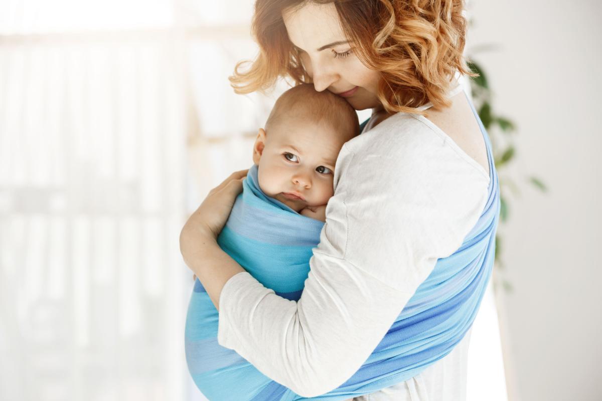 Por qué a mi bebe no le gusta el porteo y qué hacer